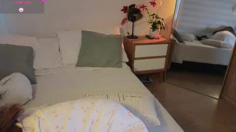 Lorenn online show from November 2025 06:40:01 PM