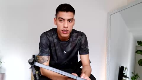  R U S S E L L  online show from October 2025 09:14:01 PM