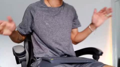  R U S S E L L  online show from October 2025 01:22:01 PM