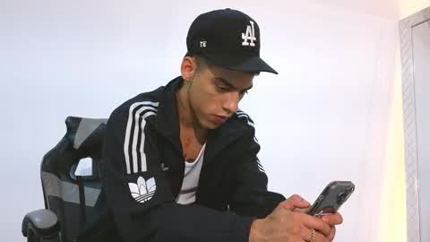  R U S S E L L  online show from November 2025 01:16:02 AM