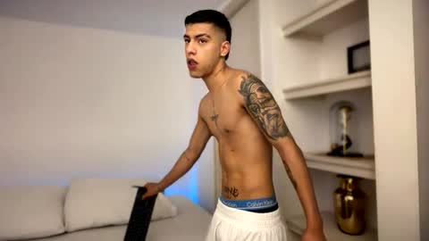  R U S S E L L  online show from November 2025 10:37:02 AM