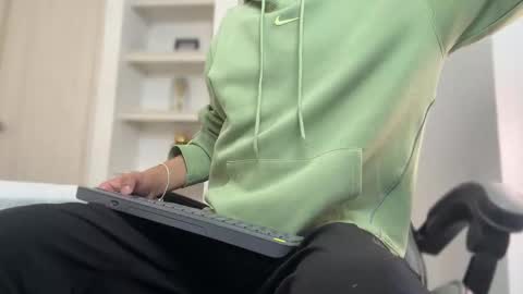  R U S S E L L  online show from January 2026 02:49:01 AM