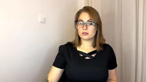 Nika online show from September 2025 06:40:02 PM