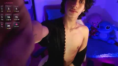 Snapshot of saanti_foxs chatting on September 2025 01:27:01 AM Santi online show from September 2025 01:27:01 AM