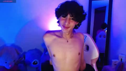 Snapshot of saanti_foxs chatting on September 2025 12:45:02 AM Santi online show from September 2025 12:45:02 AM