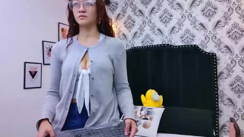 Saara Brown online show from November 2025 12:05:02 PM