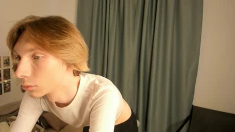 Snapshot of sableflux chatting on March 2026 05:42:01 AM sableflux online show from March 2026 05:42:01 AM