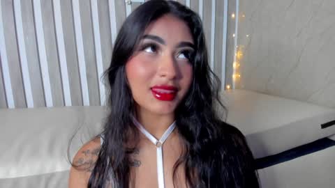 Snapshot of sabrinahims_ chatting on December 2024 10:09:01 PM mariana online show from December 2024 10:09:01 PM