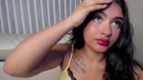 Snapshot of sabrinahims_ chatting on February 2025 11:21:02 PM mariana online show from February 2025 11:21:02 PM