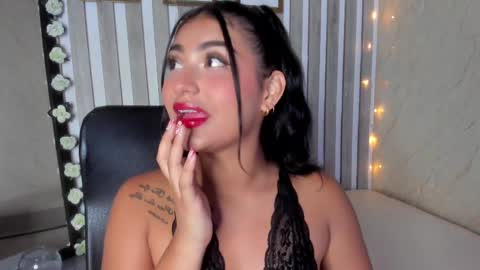 Snapshot of sabrinahims_ chatting on February 2025 11:10:02 PM mariana online show from February 2025 11:10:02 PM