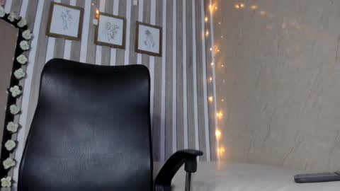 Snapshot of sabrinahims_ chatting on March 2025 12:38:01 AM mariana online show from March 2025 12:38:01 AM