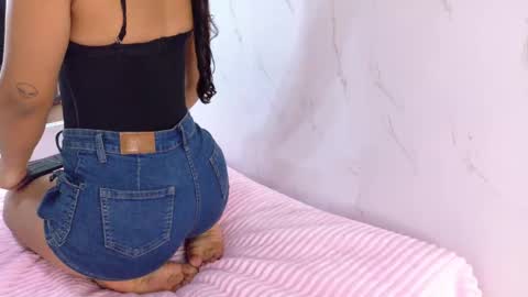 Snapshot of sabrinahims_ chatting on October 2025 10:40:02 PM mariana online show from October 2025 10:40:02 PM