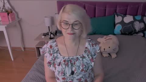 Sabrina MacMarren online show from January 2025 01:43:01 PM