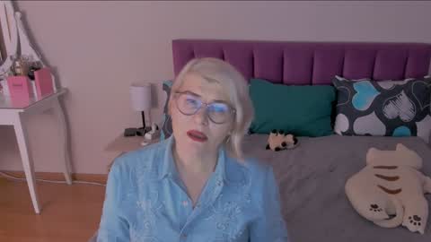 Sabrina MacMarren online show from January 2025 11:49:02 AM