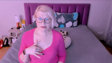 Sabrina MacMarren online show from October 2025 05:09:01 PM