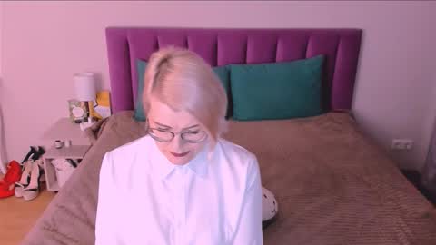 Sabrina MacMarren online show from November 2025 03:33:02 PM