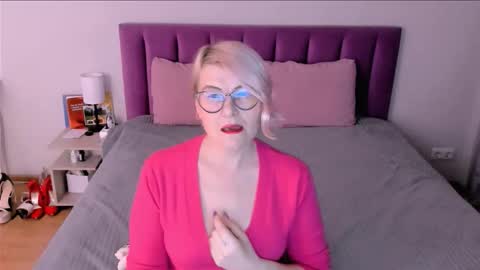 Sabrina MacMarren online show from December 2025 03:43:01 PM