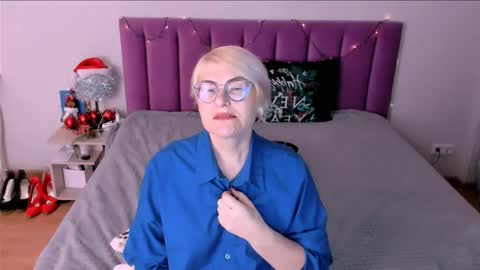 Sabrina MacMarren online show from January 2026 01:46:01 PM