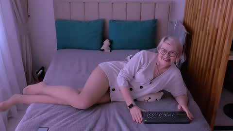 Sabrina MacMarren online show from March 2026 11:17:02 AM