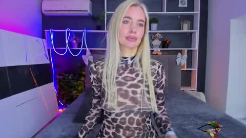 Sabrina online show from December 2025 12:54:01 PM