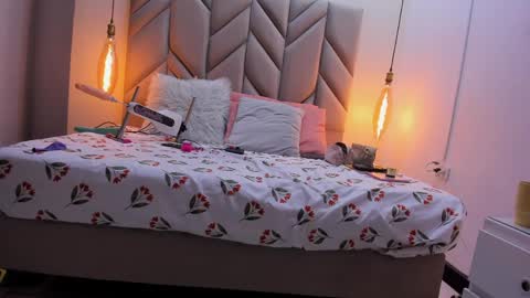 Sabrina Vantress online show from March 2026 04:46:02 AM