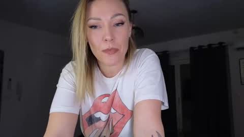 sacha__xx online show from January 2026 04:23:02 PM