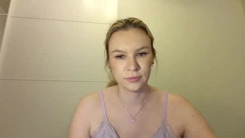 Snapshot of sadieshine chatting on October 2025 06:20:01 PM Sadie online show from October 2025 06:20:01 PM