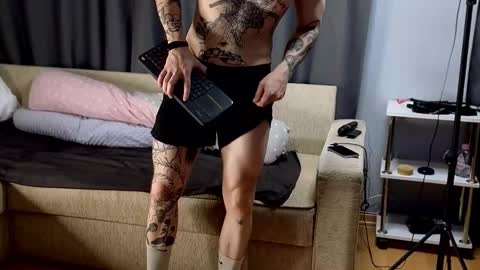 Adam online show from November 2025 12:18:01 PM