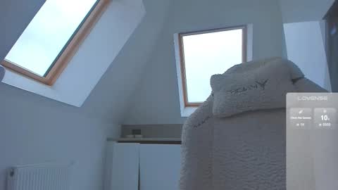 You can call me Lo if someone writes to me in the pm without paying an instant BAN online show from November 2025 12:49:01 PM