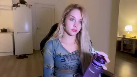 Sofia online show from November 2025 11:04:02 PM