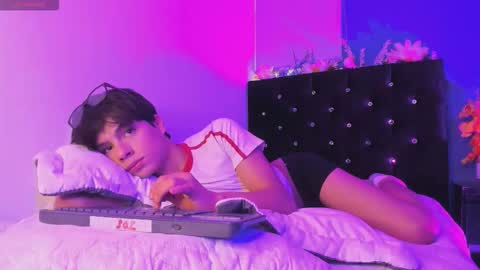 Santi online show from March 2026 12:52:01 PM