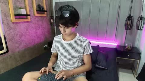 Santi online show from April 2026 12:43:02 PM