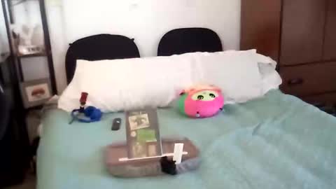 salis1981 online show from October 2025 06:19:02 PM