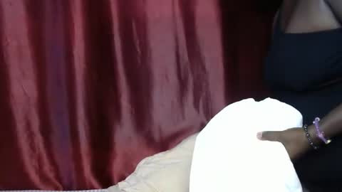 sally_bee1 online show from April 2026 05:10:01 PM