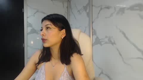 salmaportman_ online show from January 2025 01:21:01 AM