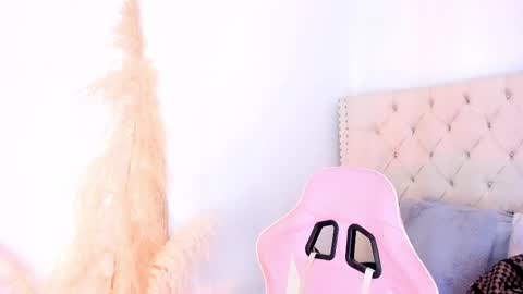 Salome online show from September 2025 11:04:01 PM