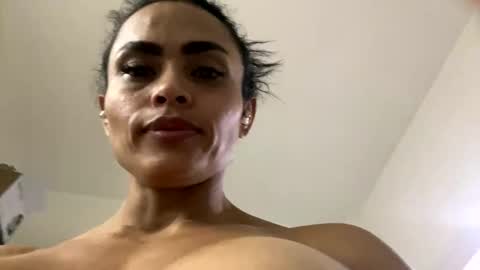 Snapshot of sam_diva chatting on February 2025 04:10:02 PM SAM online show from February 2025 04:10:02 PM