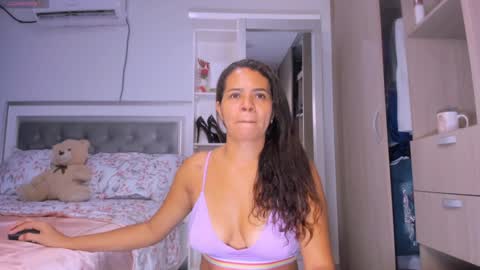 Snapshot of samanta_65 chatting on December 2024 02:12:01 AM carolina online show from December 2024 02:12:01 AM