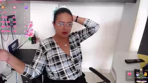 Snapshot of samanta_owen chatting on December 2024 03:13:02 PM SAMANTA OWEN online show from December 2024 03:13:02 PM