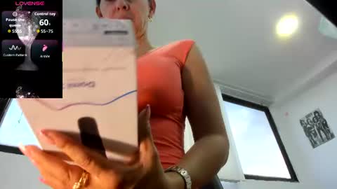 Snapshot of samantha_milfs chatting on June 2026 11:20:01 AM samantha_milfs online show from June 2026 11:20:01 AM