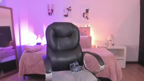 Snapshot of samantha_spike chatting on May 2026 08:07:01 PM Samantha online show from May 2026 08:07:01 PM