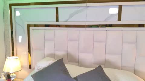 samanthaa_sm online show from December 2025 12:02:02 PM