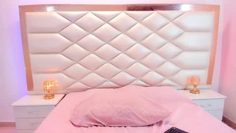 Snapshot of samanthaevans4 chatting on February 2025 11:00:02 PM Sweet Samantha online show from February 2025 11:00:02 PM