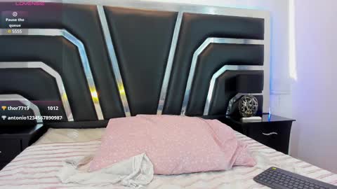 Snapshot of samanthaevans4 chatting on March 2025 06:37:01 PM Sweet Samantha online show from March 2025 06:37:01 PM