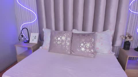 Alejandra  online show from September 2025 12:54:01 PM