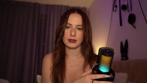 Snapshot of samanthavixen chatting on February 2025 05:34:01 PM Goddess Samantha Vixen online show from February 2025 05:34:01 PM