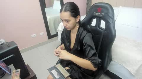 Sara  online show from February 2025 11:31:02 AM