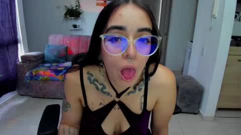 Snapshot of samismith77 chatting on April 2026 10:27:01 PM SARA online show from April 2026 10:27:01 PM