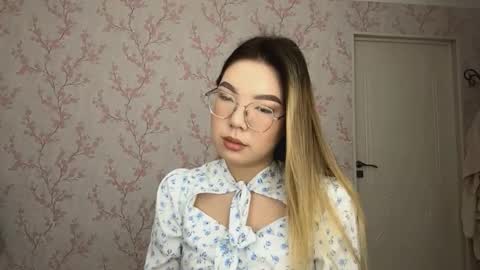 Elina online show from March 2026 09:04:01 AM