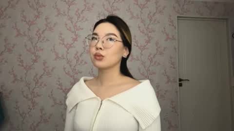 Elina online show from March 2026 09:27:01 AM